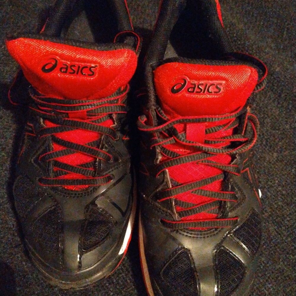 Women's Black and Red Oasis Sneakers
